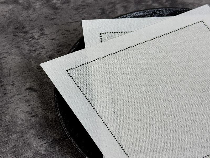 ¿Cuáles son los beneficios clave de usar servilletas de tela en lugar de servilletas de papel?